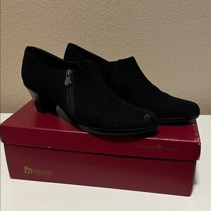 Munro Elegant Black Ankle Boots